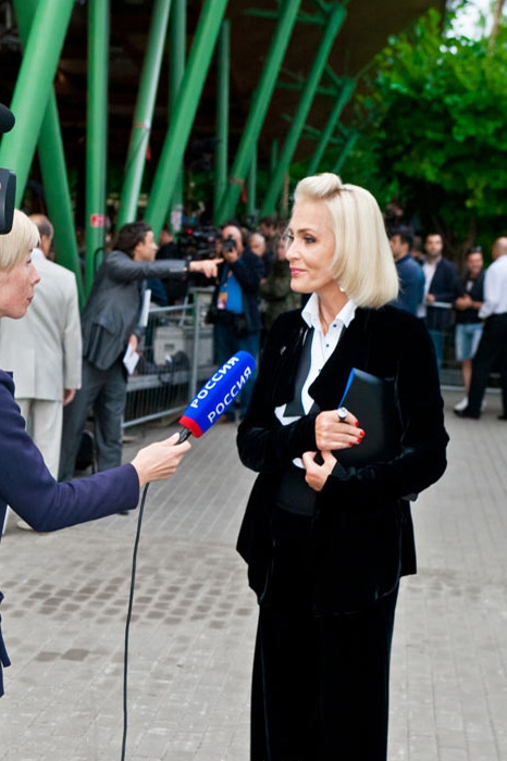 ФОТО : Лайма Вайкуле отмечает 60-летие - DELFI ФОТО : Лайма Вайкуле отмечает 60-летие - DELFI