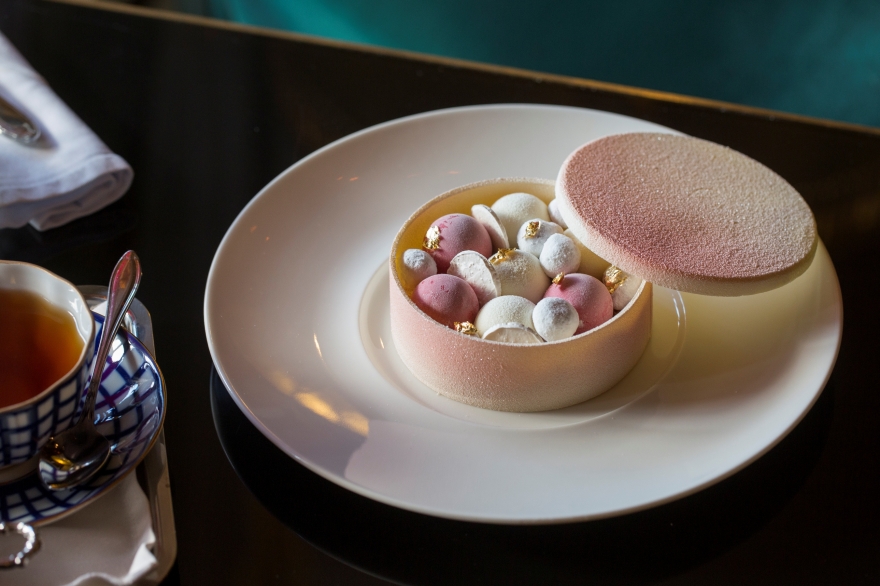 Отель «Астория» создал пирожное в честь Дианы Вишневой