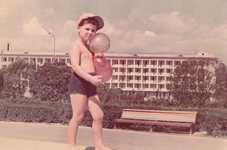 Питерские знаменитости вспоминают детство (фото)