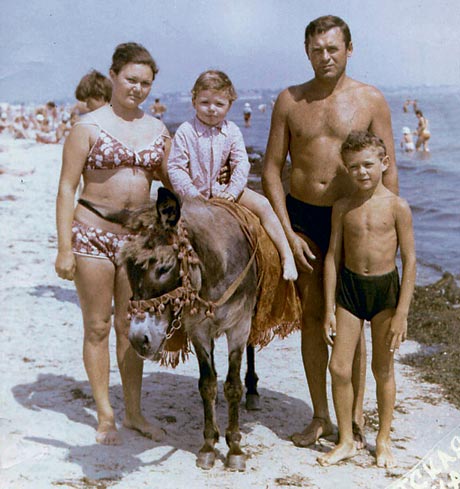 Питерские знаменитости вспоминают детство (фото)