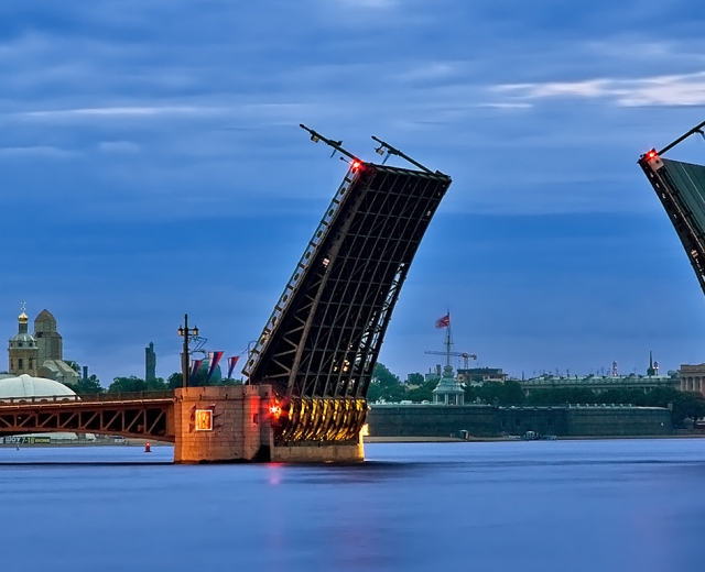 В новогоднюю ночь в Петербурге будут разведены мосты