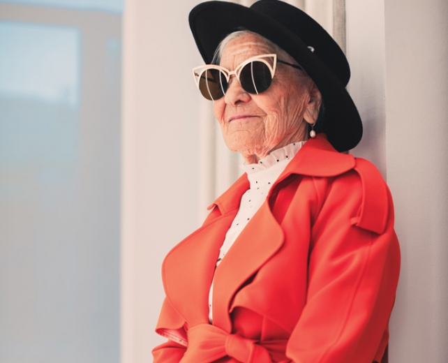У 91-летней бабушки из Красноярска 80 тысяч подписчиков и она — самый модный тревел-блогер страны