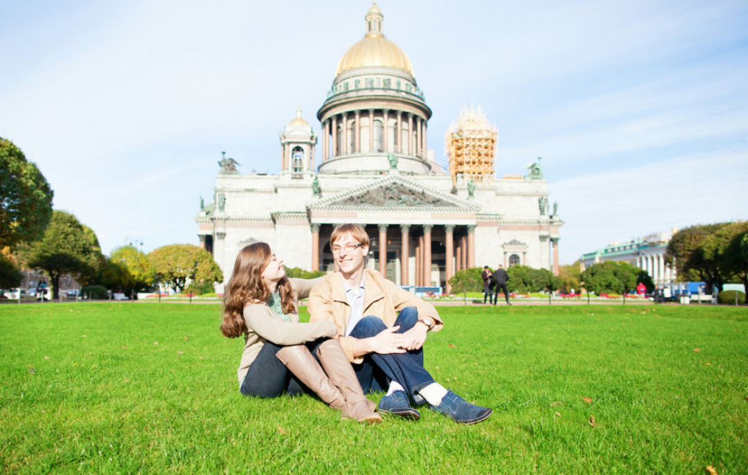 normal можно ли лежать на газоне в парке