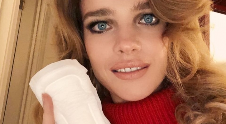 Мужчины и женщины выкладывают в сеть фото с прокладками