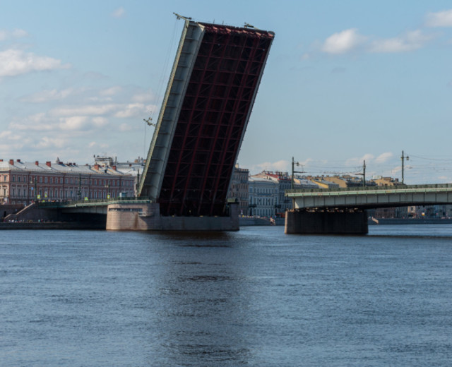 В Петербурге с опережением сроков завершился ремонт Литейного моста