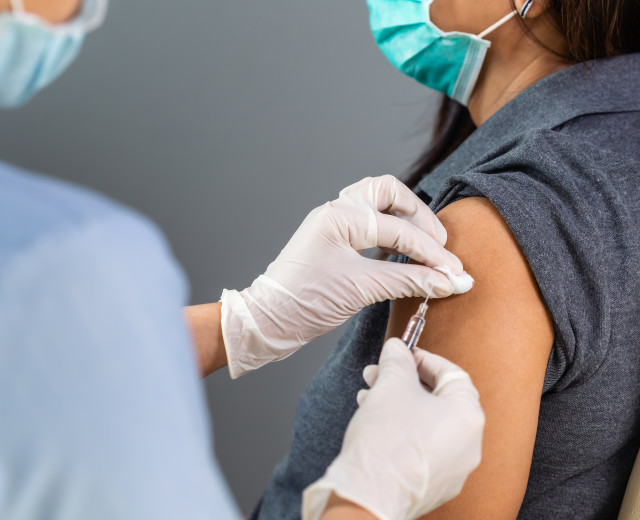 В Минздраве одобрили проведение испытаний новой вакцины от коронавируса «Бетувакс»