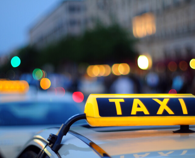Власти Перми в первом чтении приняли законопроект о едином цвете такси