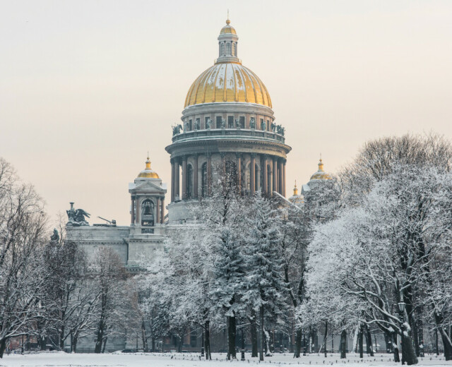 Петербург оказался между двумя вихрями —  «Мари» и «Надей». Как это повлияет на погоду?
