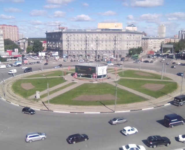 На площади Калинина в Новосибирске ликвидируют парковки