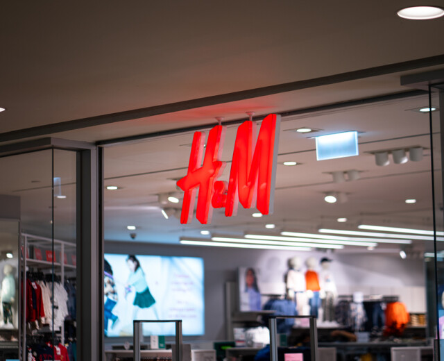 Магазин H&M в Петербурге планируют открыть 3 августа. Рассказываем, где именно